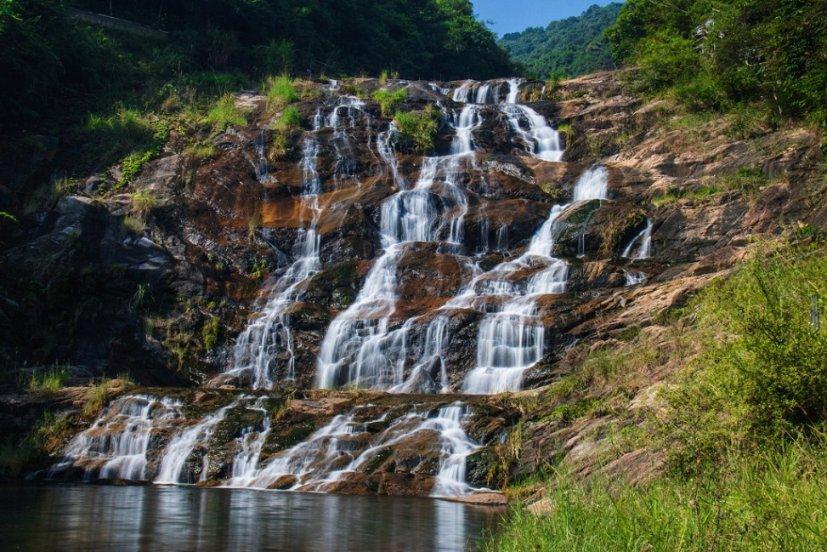 游客在海南一景区,被村民私自拍照强制要求购买,官方:停业整顿